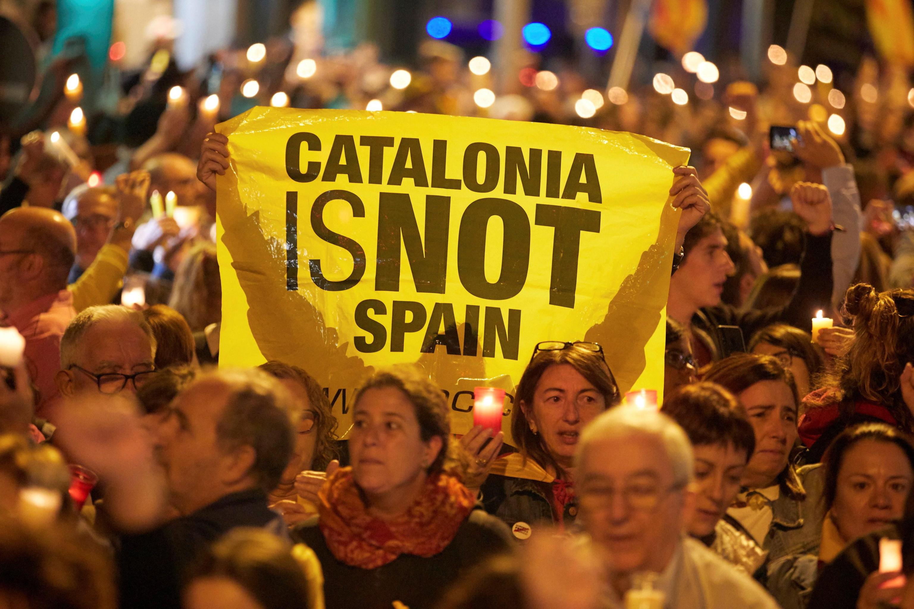 Catalogna spagna cariche polizia