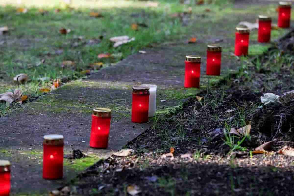 Napoli cimiteri: luci (250 mila) spente ai morti. Comune pasticcia anche coi defunti proprio il 2 novembre