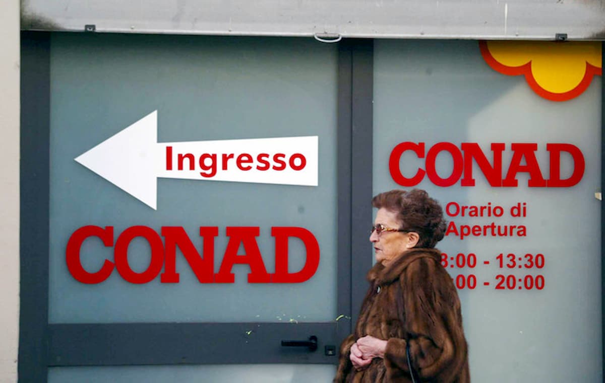 Conad annuncia 3105 esuberi dei dipendenti ex Auchan