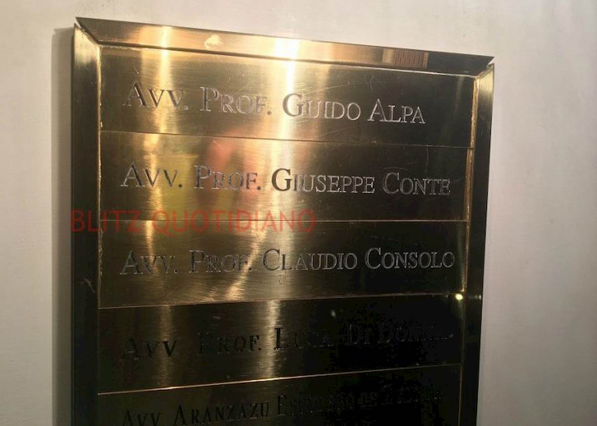 Conte, conflitto di interessi? Lega deposita in Senato interrogazione sui suoi rapporti con Alpa