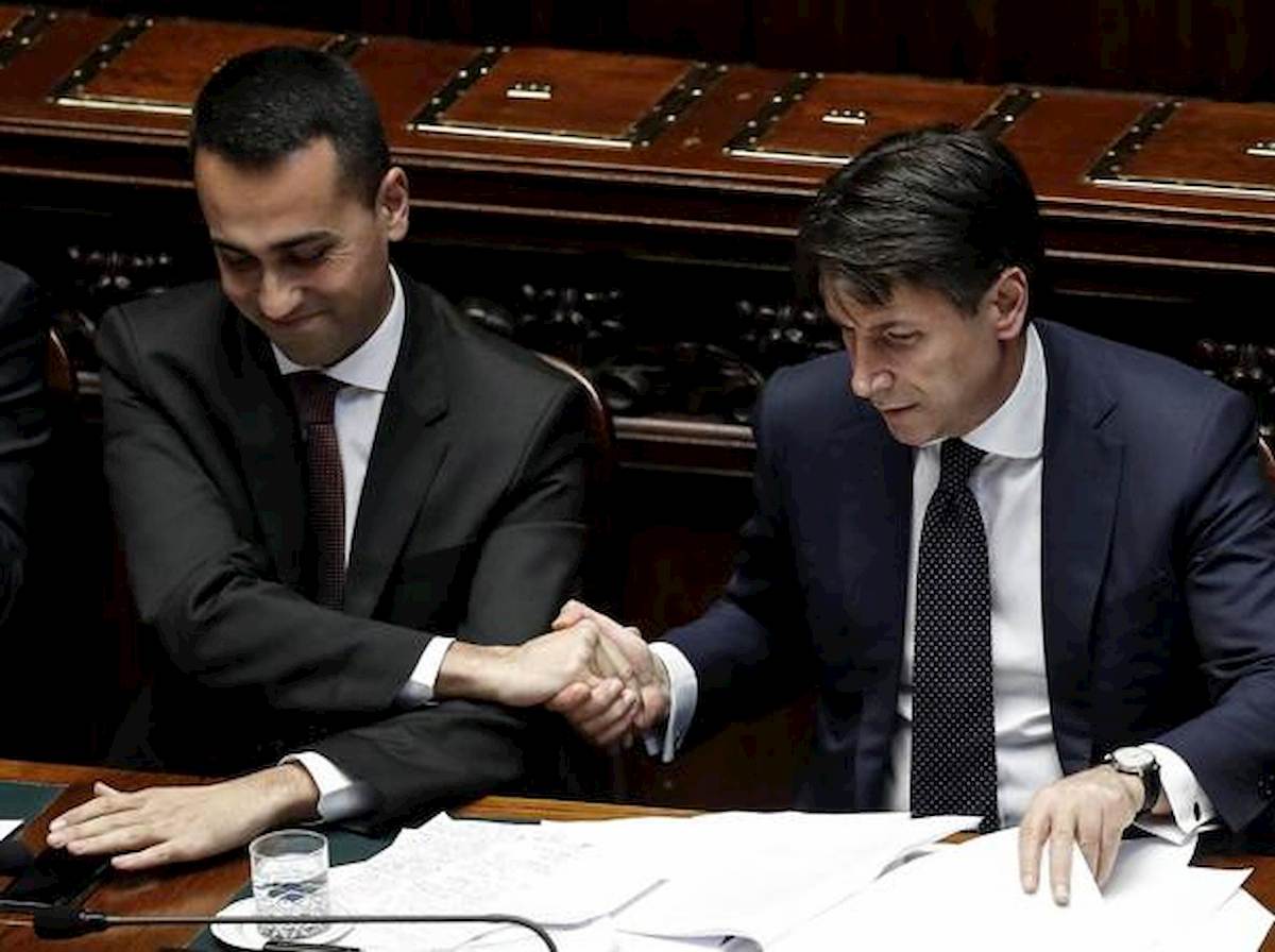 M5S: "Se aumenta l'Iva cade il governo"