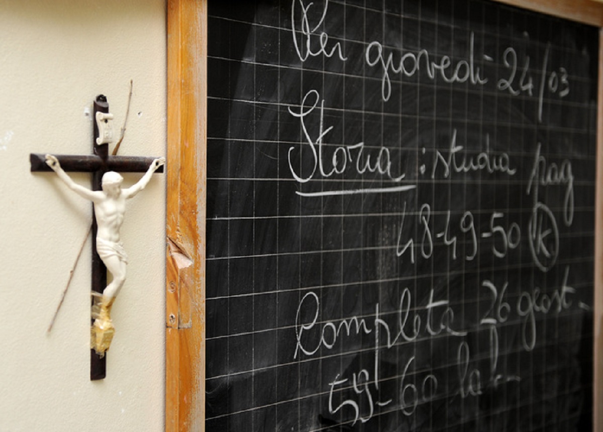 Un crocifisso in classe, Ansa
