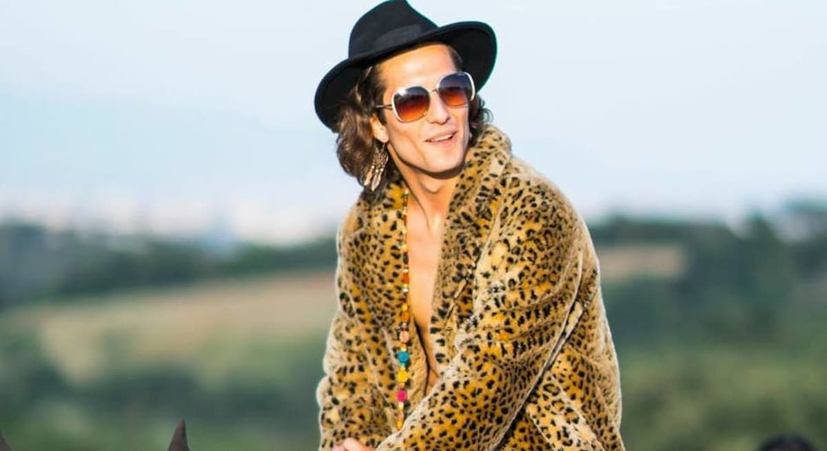 Damiano dei Maneskin: "Due poliziotti mi hanno criticato per la mia camicia. Spero che le loro mogli..."