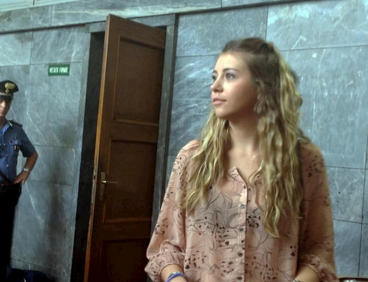 Chiara Danese racconta la serata ad Arcore: "Priapo, le palpatine. Poi Nicole Minetti si spogliò e..."