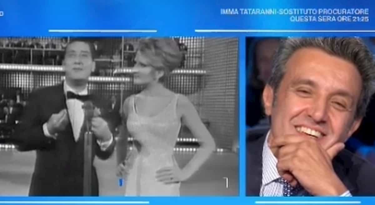 Domenica In: Flavio Insinna, Valeria Fabrizi e l'acqua benedetta dopo il ballo