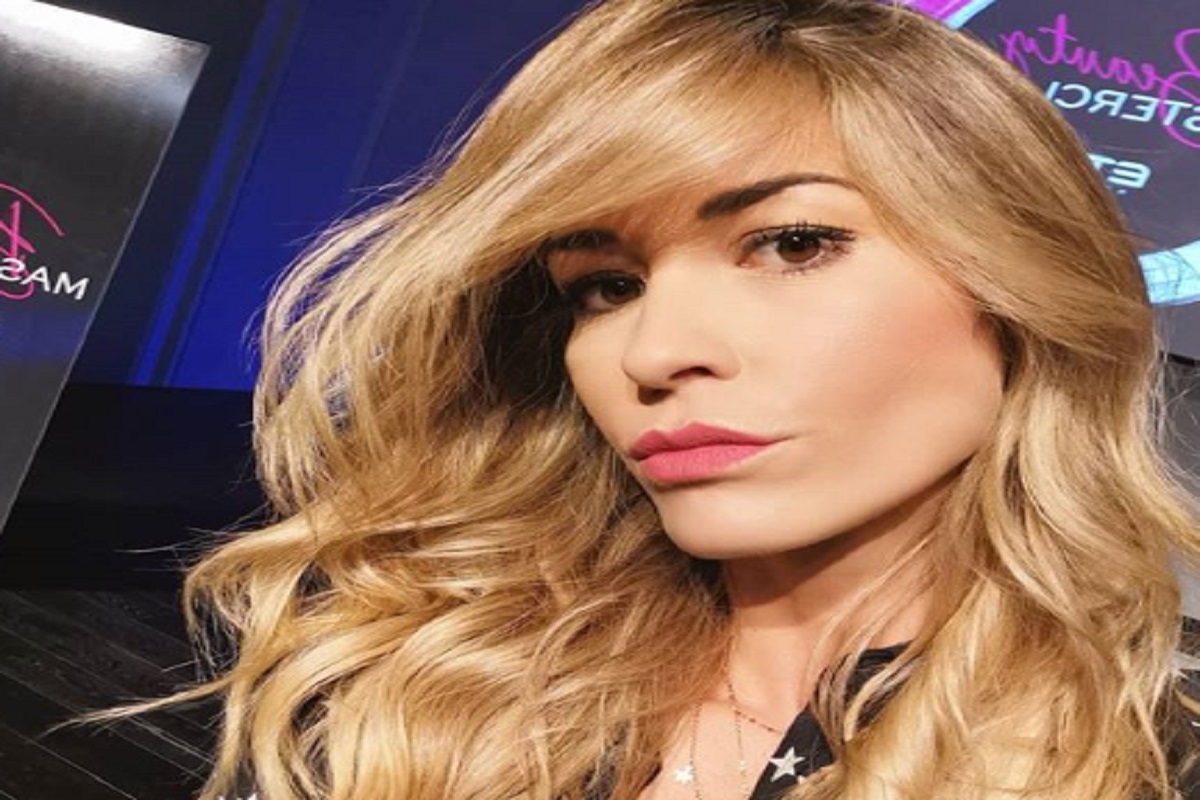 Elena Santarelli, Instagram