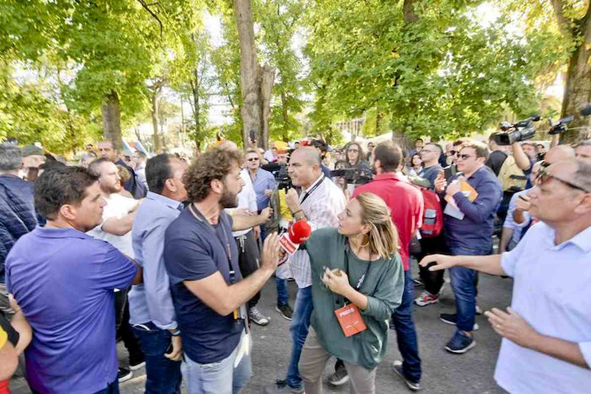 Filippo Roma dopo l'aggressione M5s a Napoli: "Non mi era mai capitato di rischiare il linciaggio"