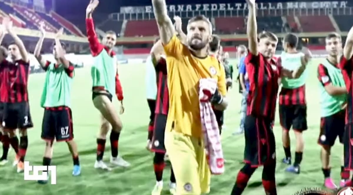 Foggia, i giocatori cantano coro per i diffidati. Il video nelle mani della Questura