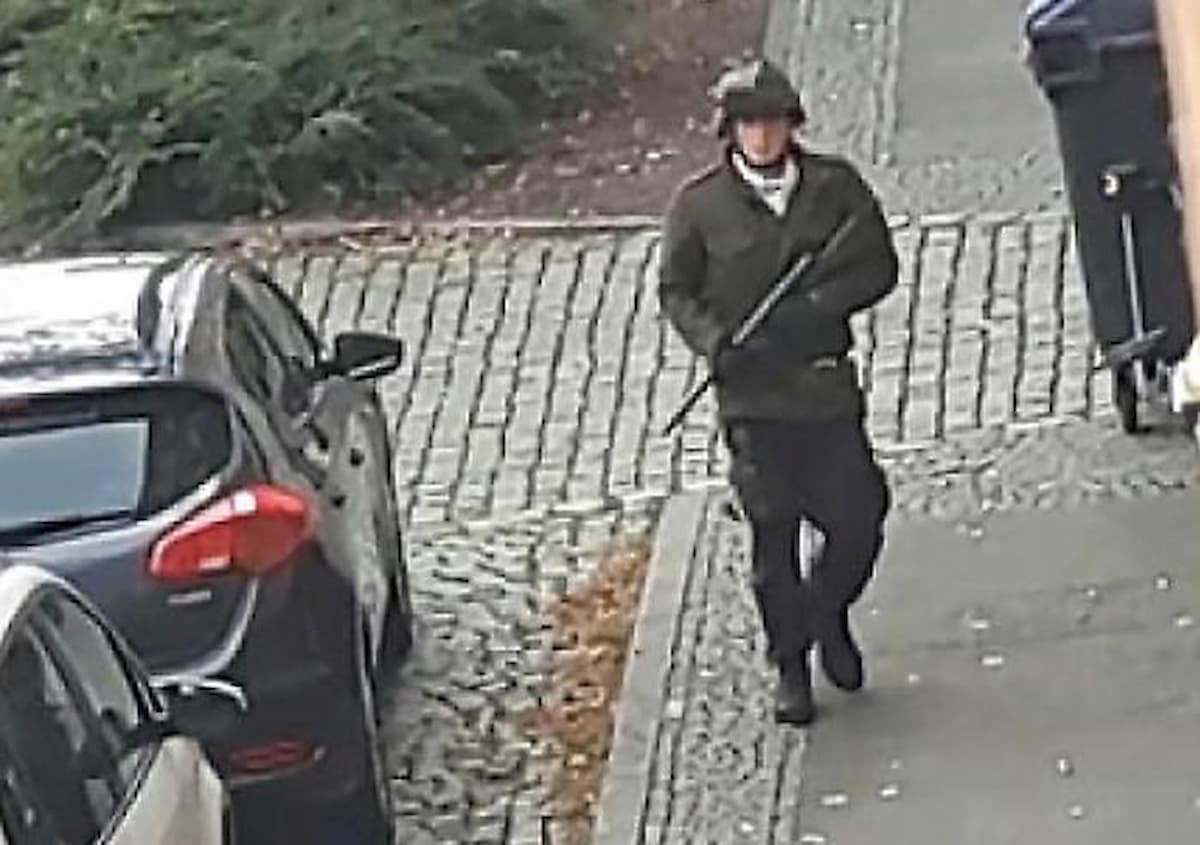 Halle (Germania), assalto alla sinagoga: neonazista spara in diretta web e grida: "Gli ebrei sono il male"