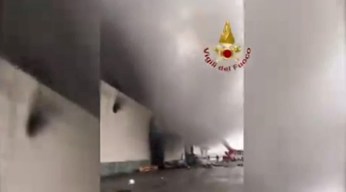 Castelletto di Leno, incendio al caseificio Solat: crolla parte della struttura. Un ustionato e sei intossicati