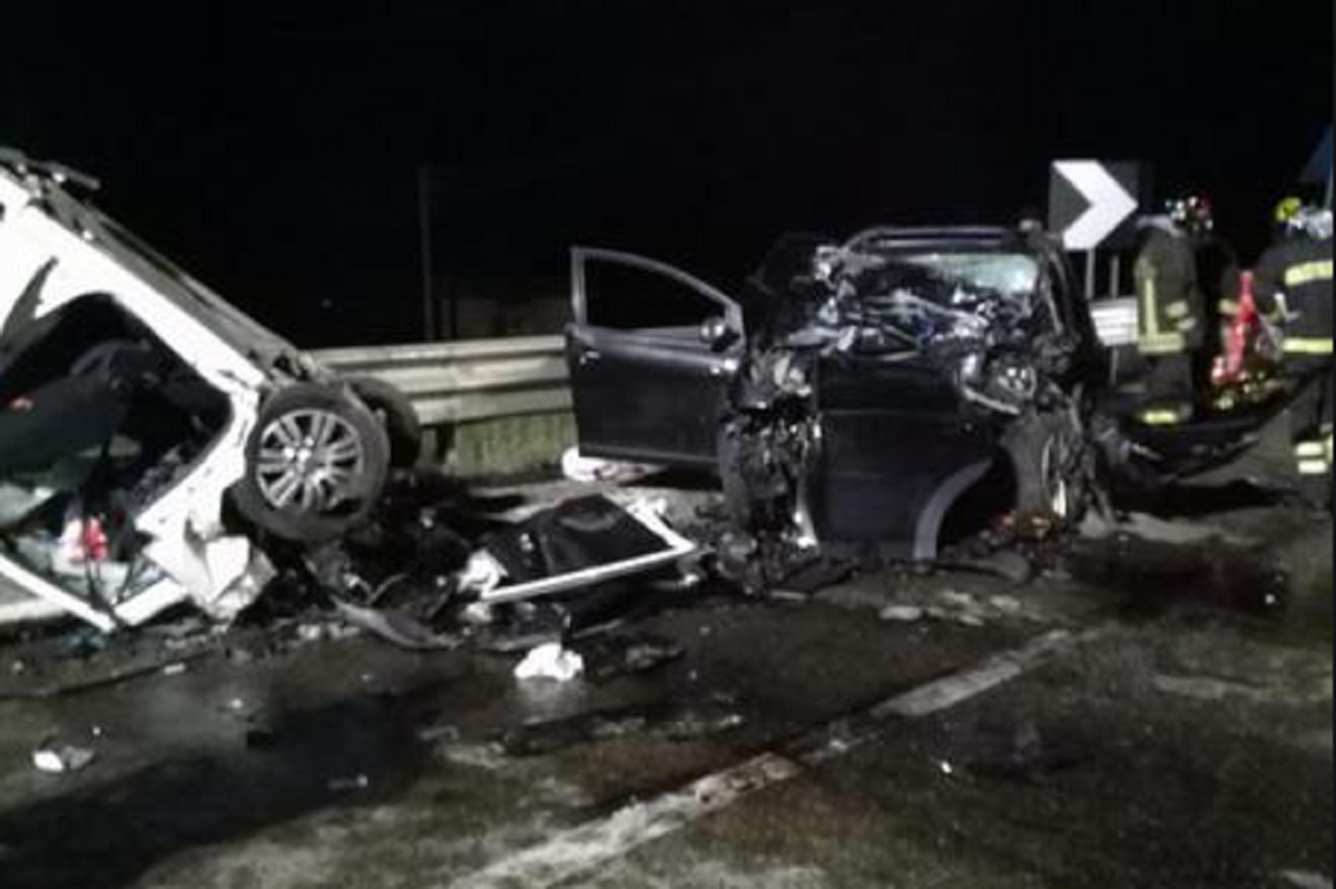 Belpasso (Catania): auto contro il guard rail, morti 4 giovani
