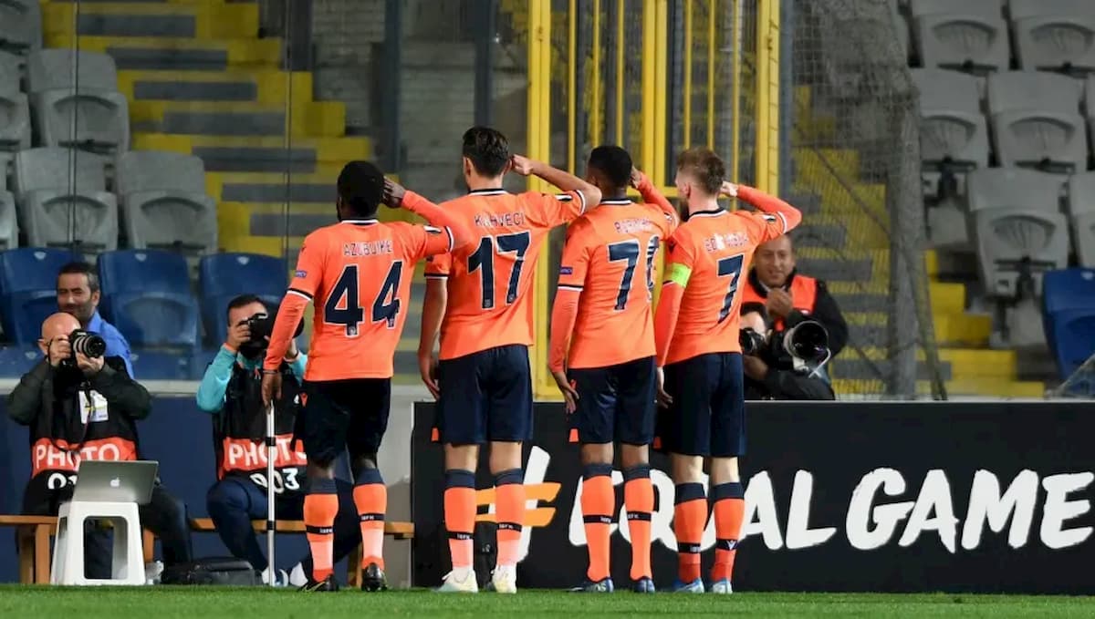 Istanbul Basaksehir vince, scatta il saluto militare
