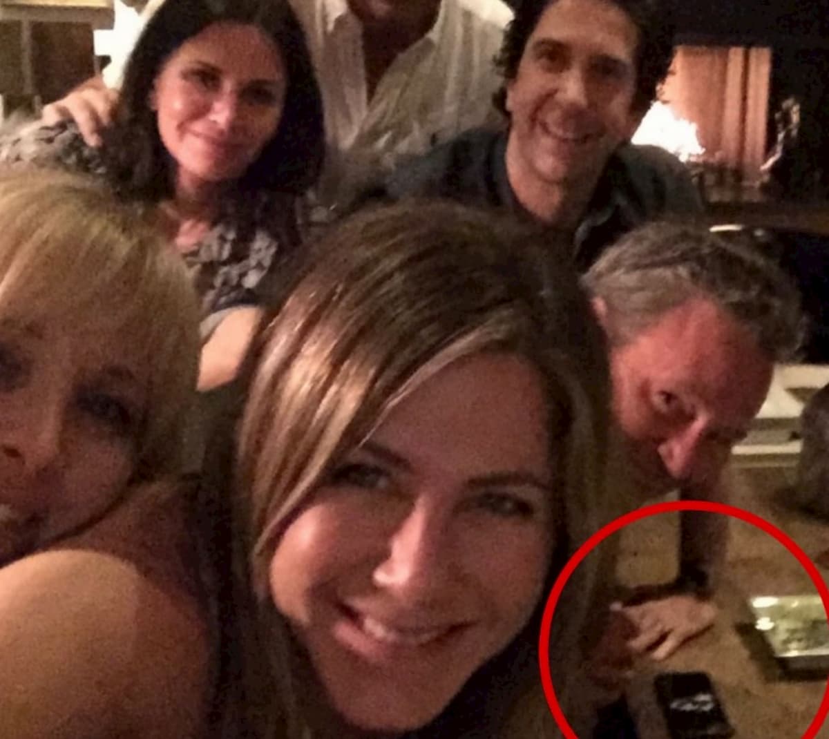 Jennifer Aniston, nella foto virale su Instagram spunta il giallo cocaina... Ma lei smentisce