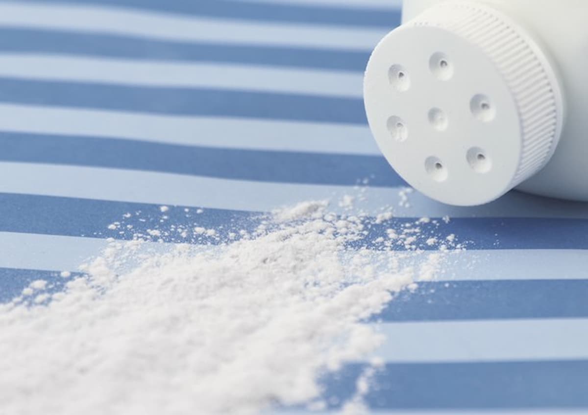 Johnson & Johnson ritira lotto di talco per neonati: trovate tracce di amianto