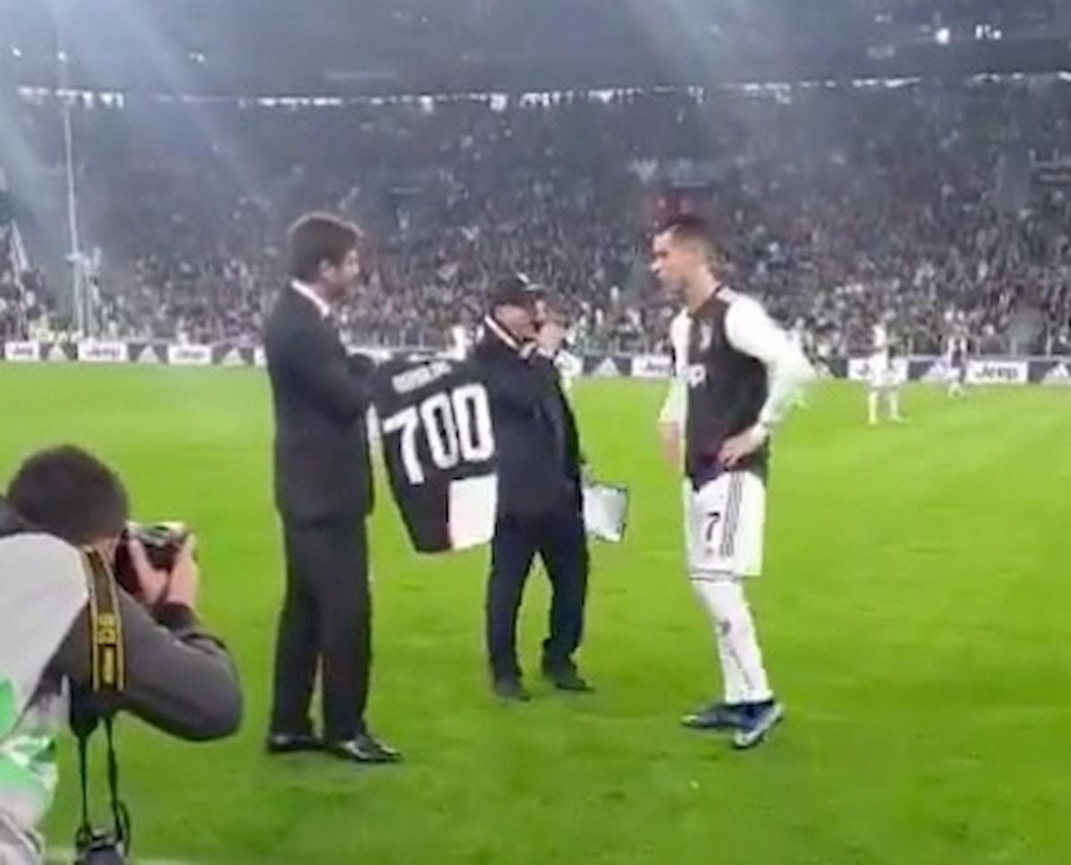 Juventus Bologna Cristiano Ronaldo maglia 700 gol 701 oggi