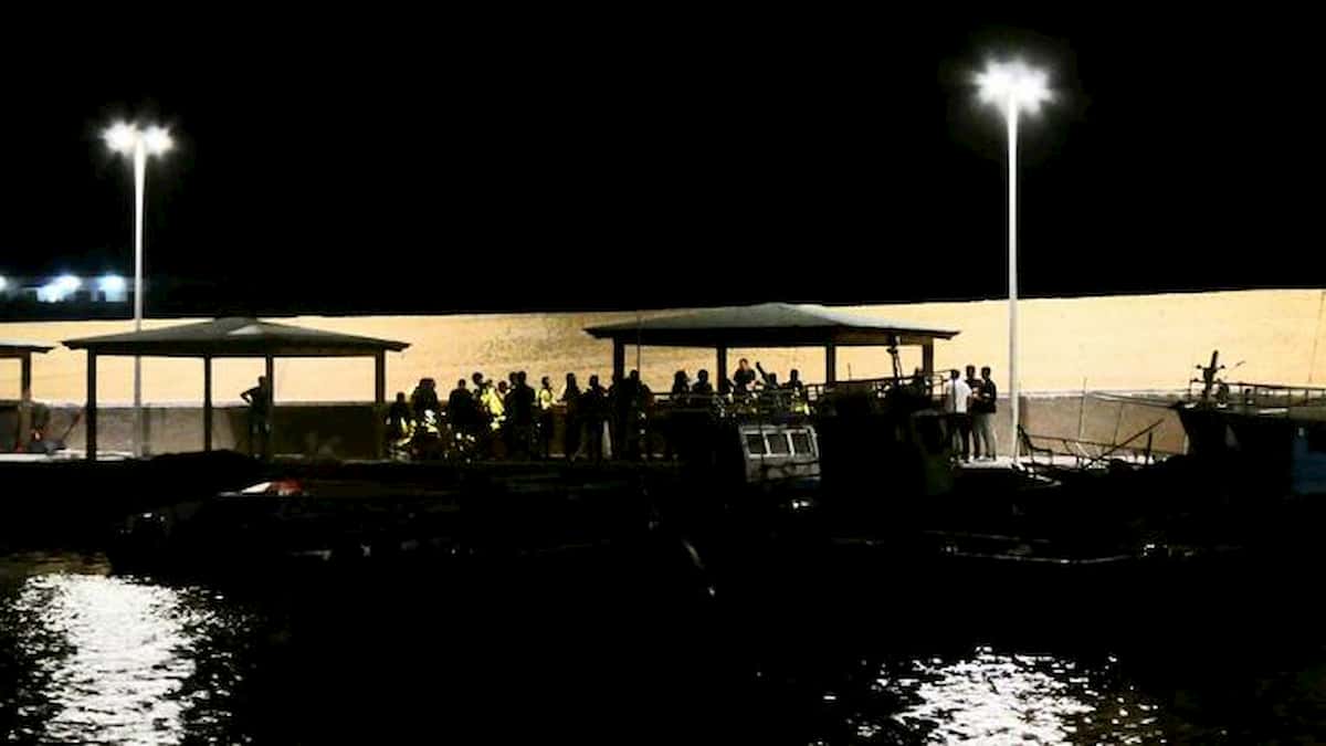 Lampedusa, si rovescia barchino con 50 migranti: morti e dispersi, 22 i supersiti certi