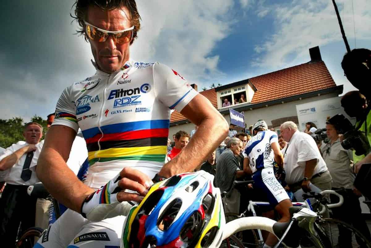 Mario Cipollini accusato dall'ex moglie: "Mi puntò una pistola alla testa"