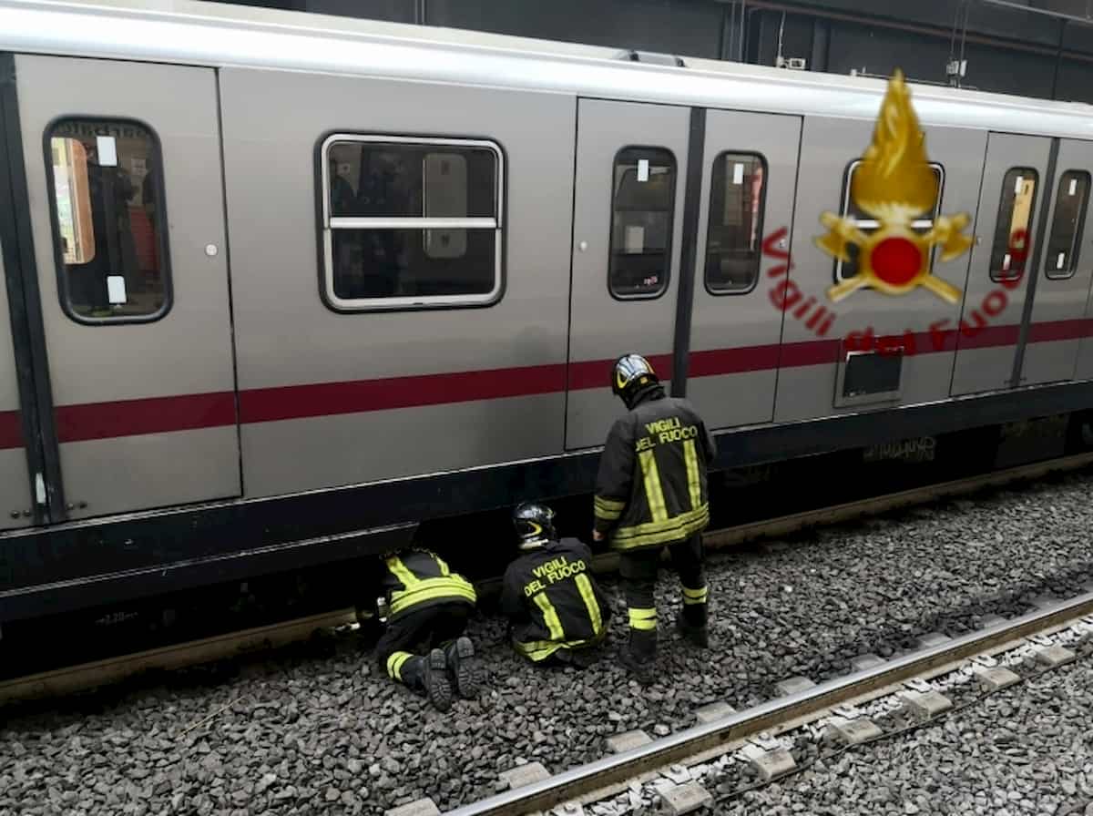 Roma, uomo si uccide lanciandosi sotto la metro a Garbatella