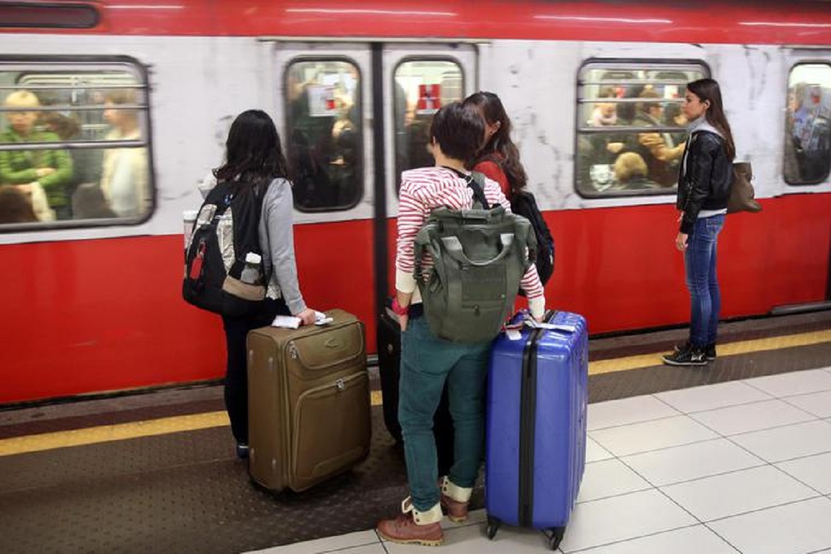 Una fermata della metro a Milano, Ansa