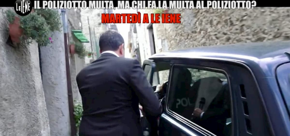 Le Iene a Montesabinese, il poliziotto che installa telecamere per fare le multe