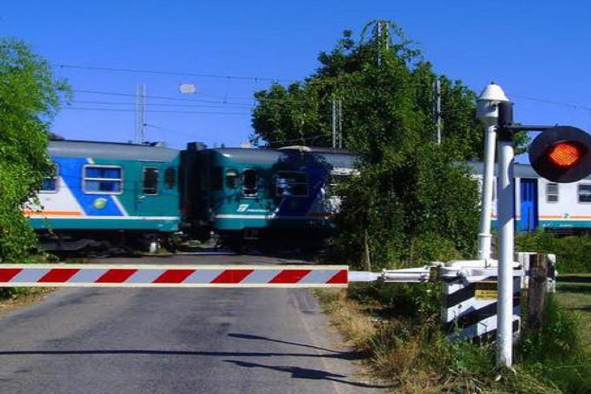 Un passaggio a livello, Ansa