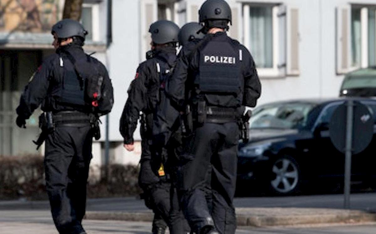 Germania, strage davanti alla sinagoga. Halle, sparano: ci sono morti