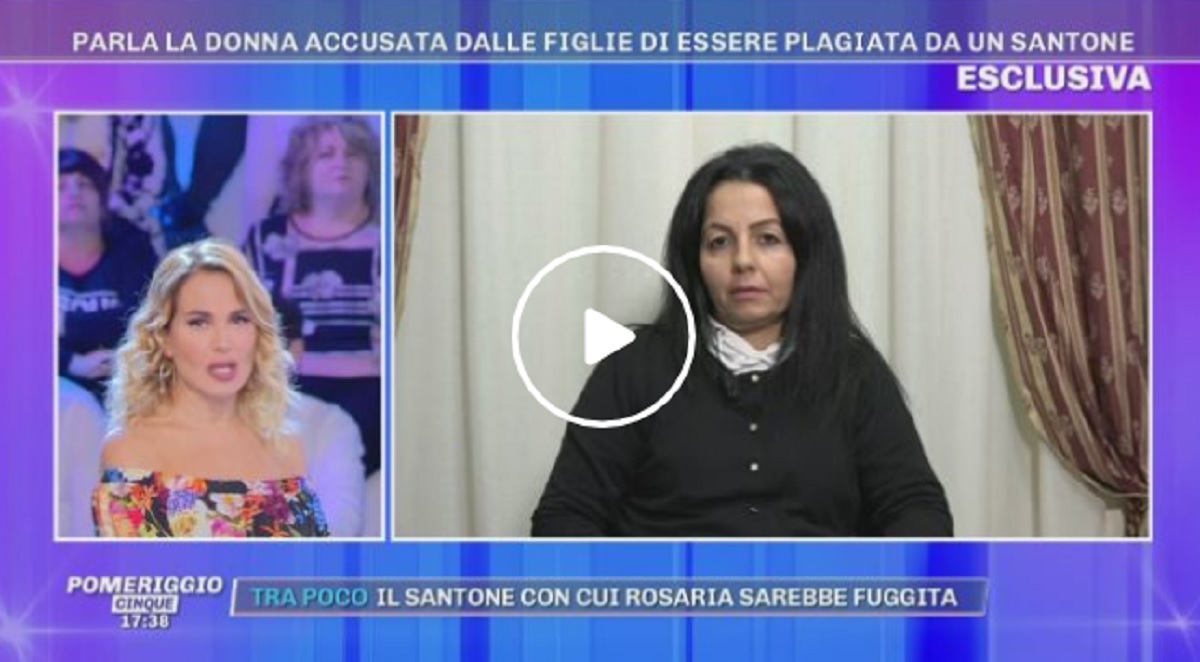 Pomeriggio Cinque: accusano la madre di essere plagiata da un santone, lei smentisce