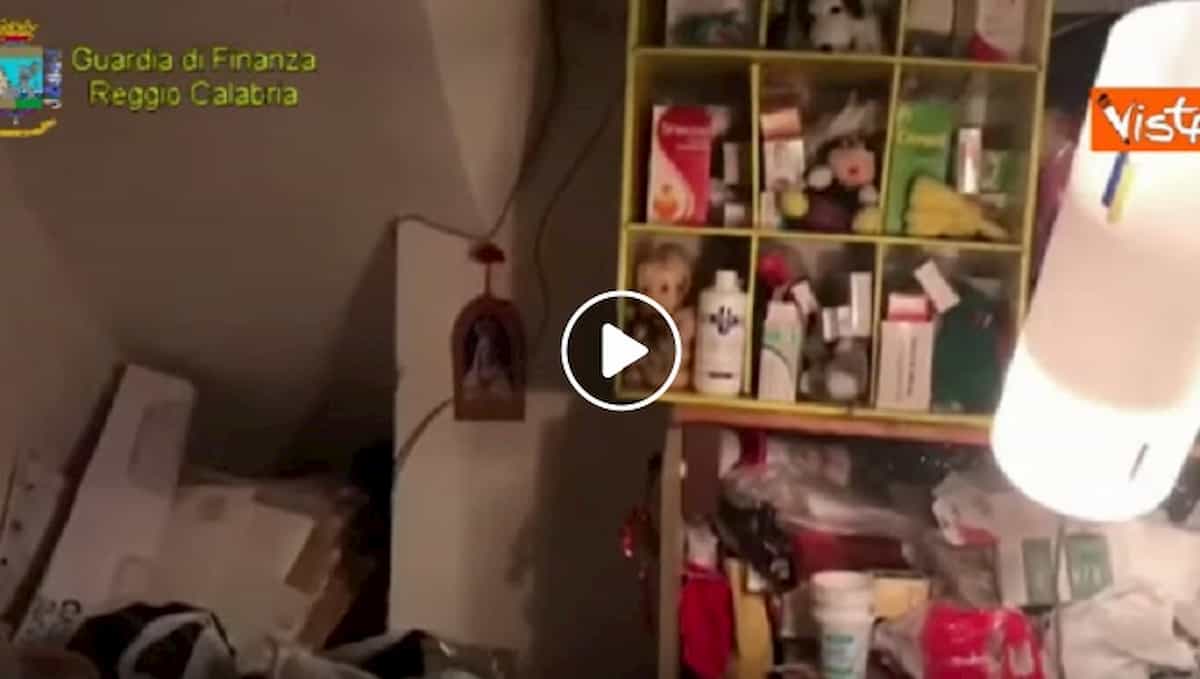 Reggio Calabria: insegnante di religione circuiva anziani grazie a riti esoterici VIDEO