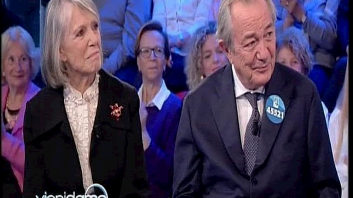 Storie Italiane, Remo Girone nota errore durante clip ed Eleonora Daniele...