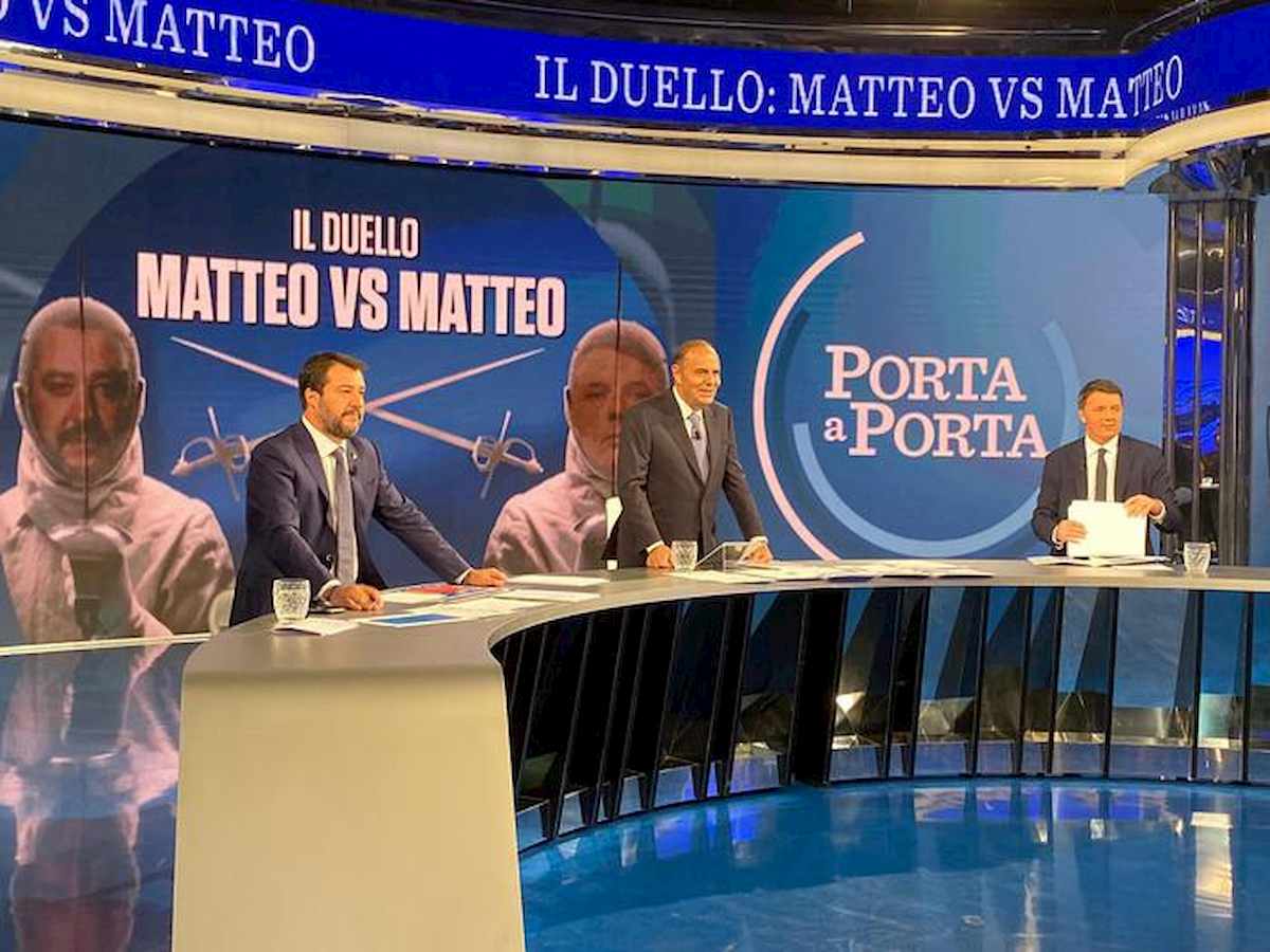 Quota 100, il duello Salvini-Renzi (che cita lo zio vigile)