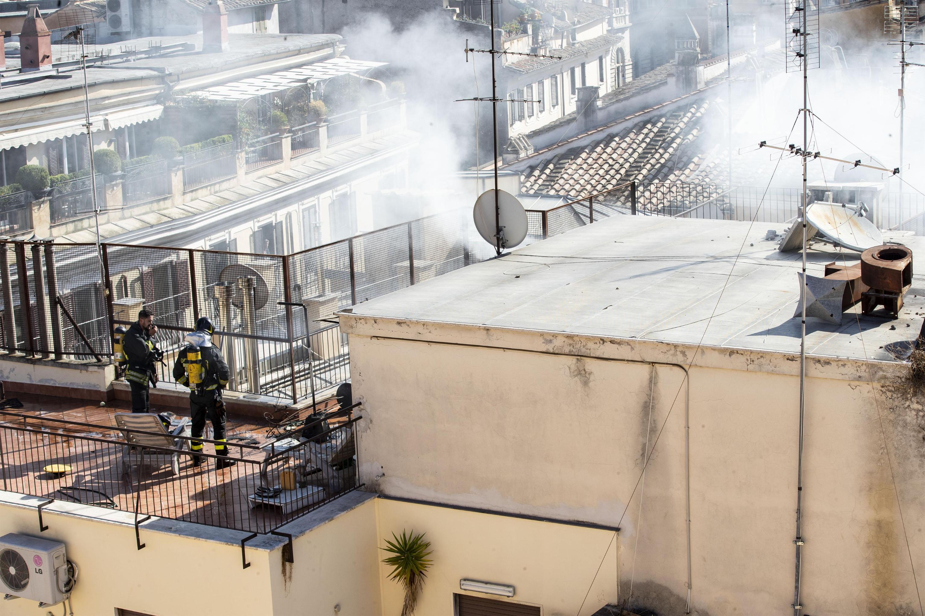 Roma, incendio alla sede dell'Ordine dei Giornalisti a via della Torretta FOTO