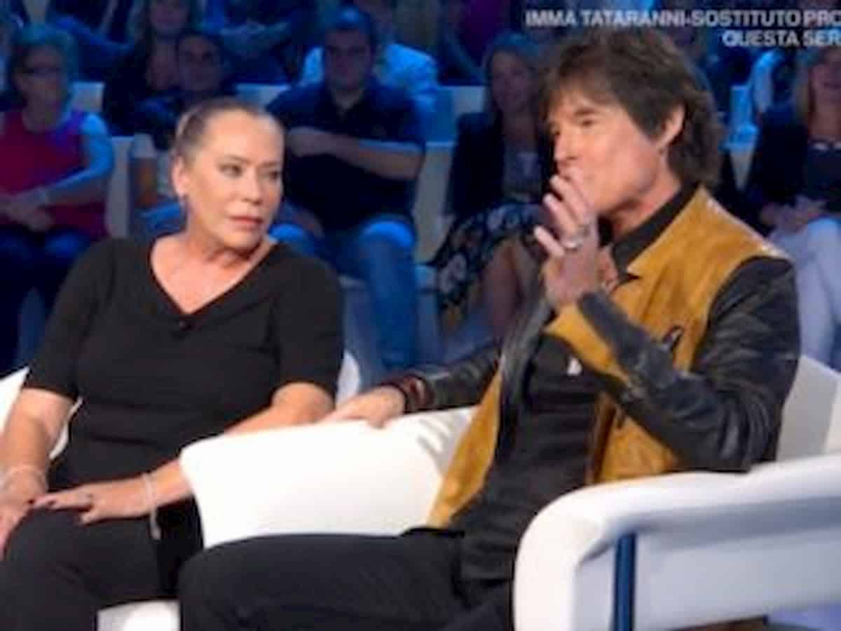 Ronn Moss a Domenica In, entra in studio Barbara De Rossi e Mara Venier col marito Nicola Carraro...