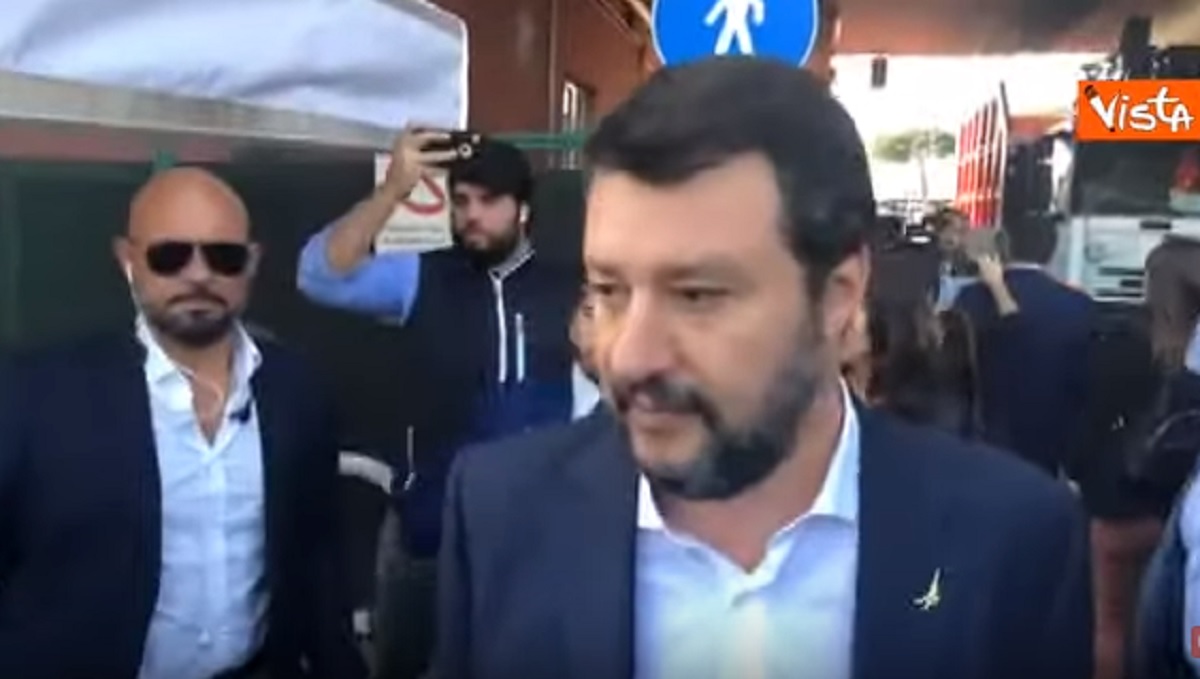 Salvini, blitz all'impianto rifiuti di Rocca Cencia: l'Ama non lo fa entrare VIDEO
