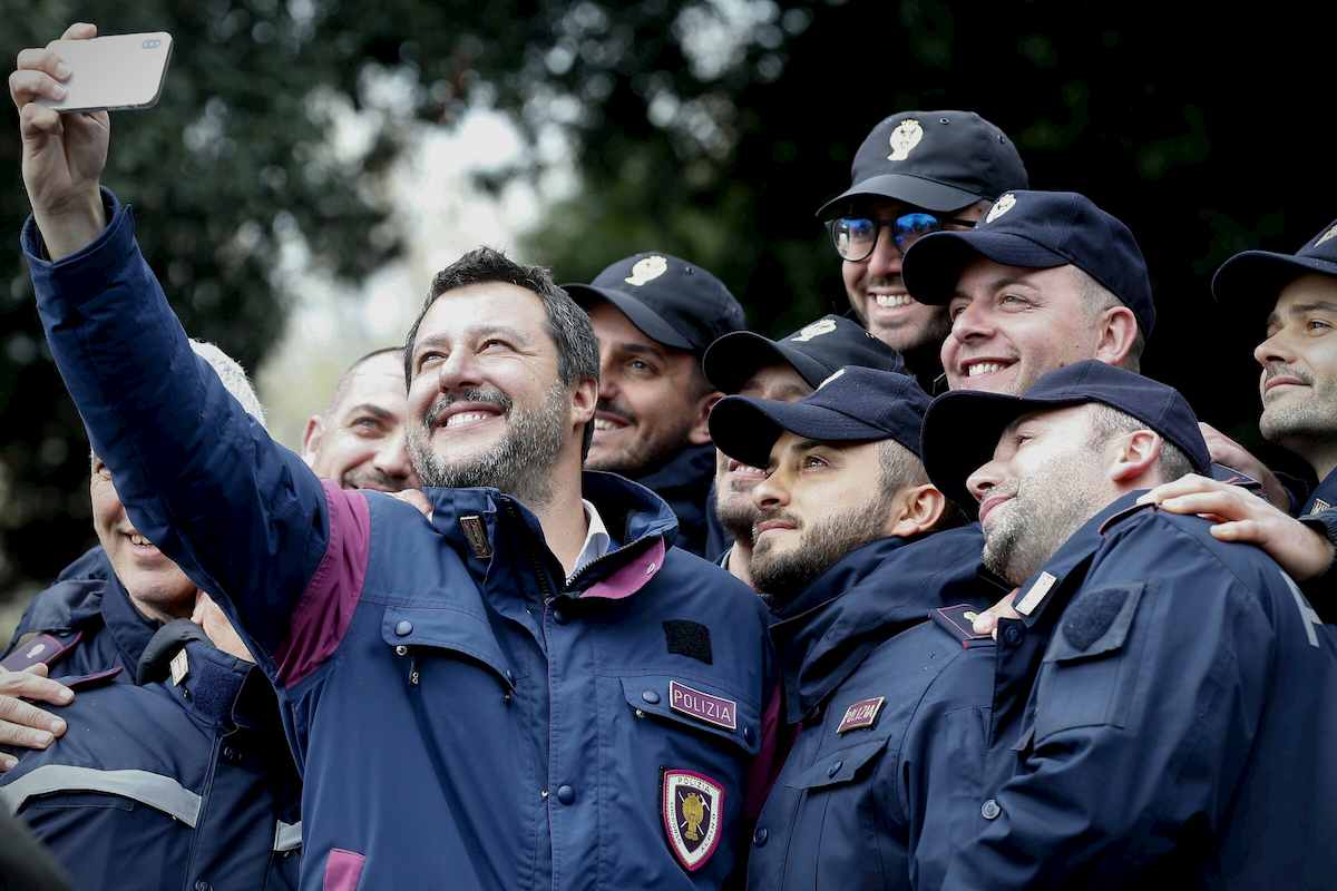 5 per mille anche alle Forze dell'Ordine: la proposta della Lega. Salvini: "Più che mai necessario"