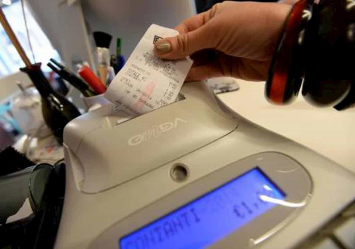 Commercianti: 2mila euro di multa se non danno scontrino con codice fiscale cliente per lotteria