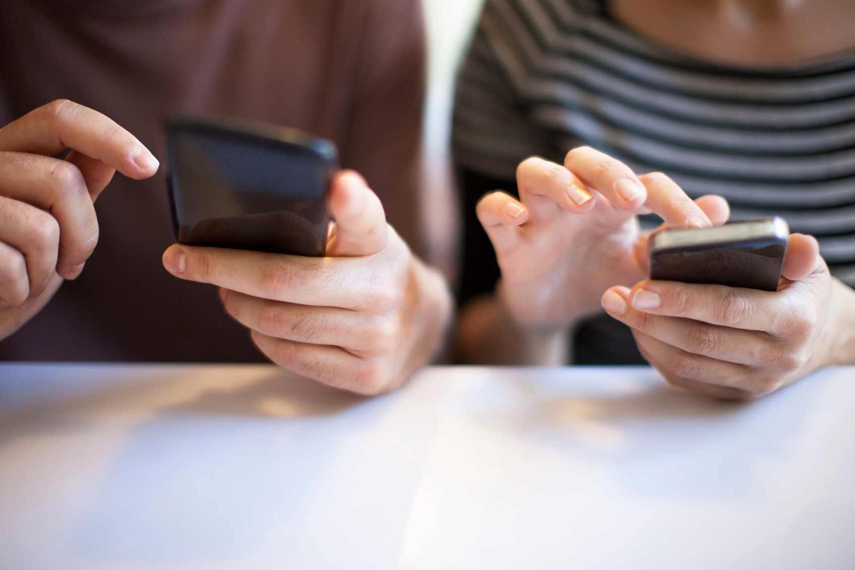 Rimini, crea profilo Instagram per insultare prof e compagni e diventa virale: denunciata studentessa