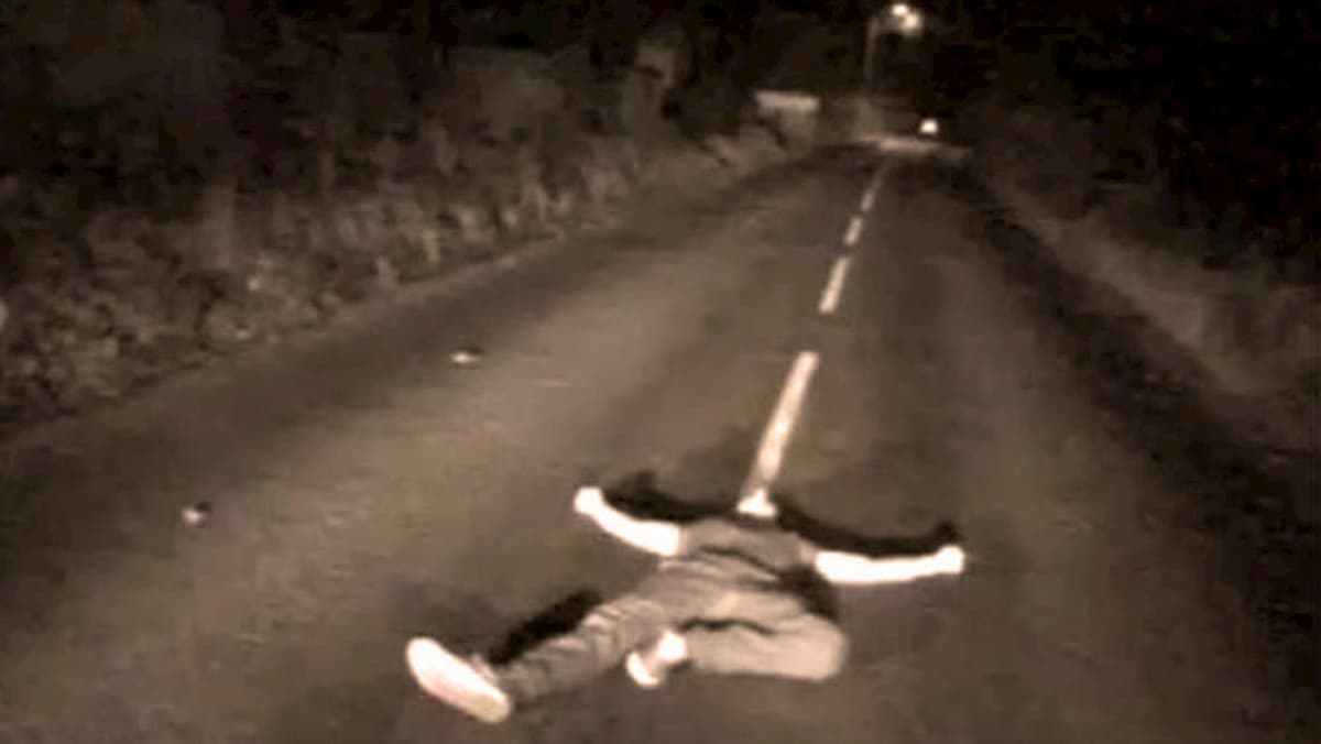 Modena, ragazzini sdraiati in tangenziale sfidano la morte: è il Planking challenge