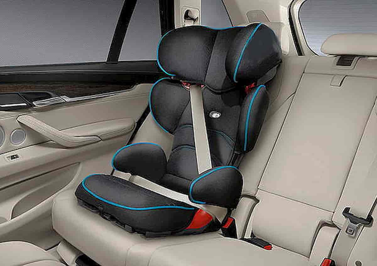 Seggiolini auto: nel dl Fisco bonus 30 euro per chi deve mettere il dispositivo antiabbandono