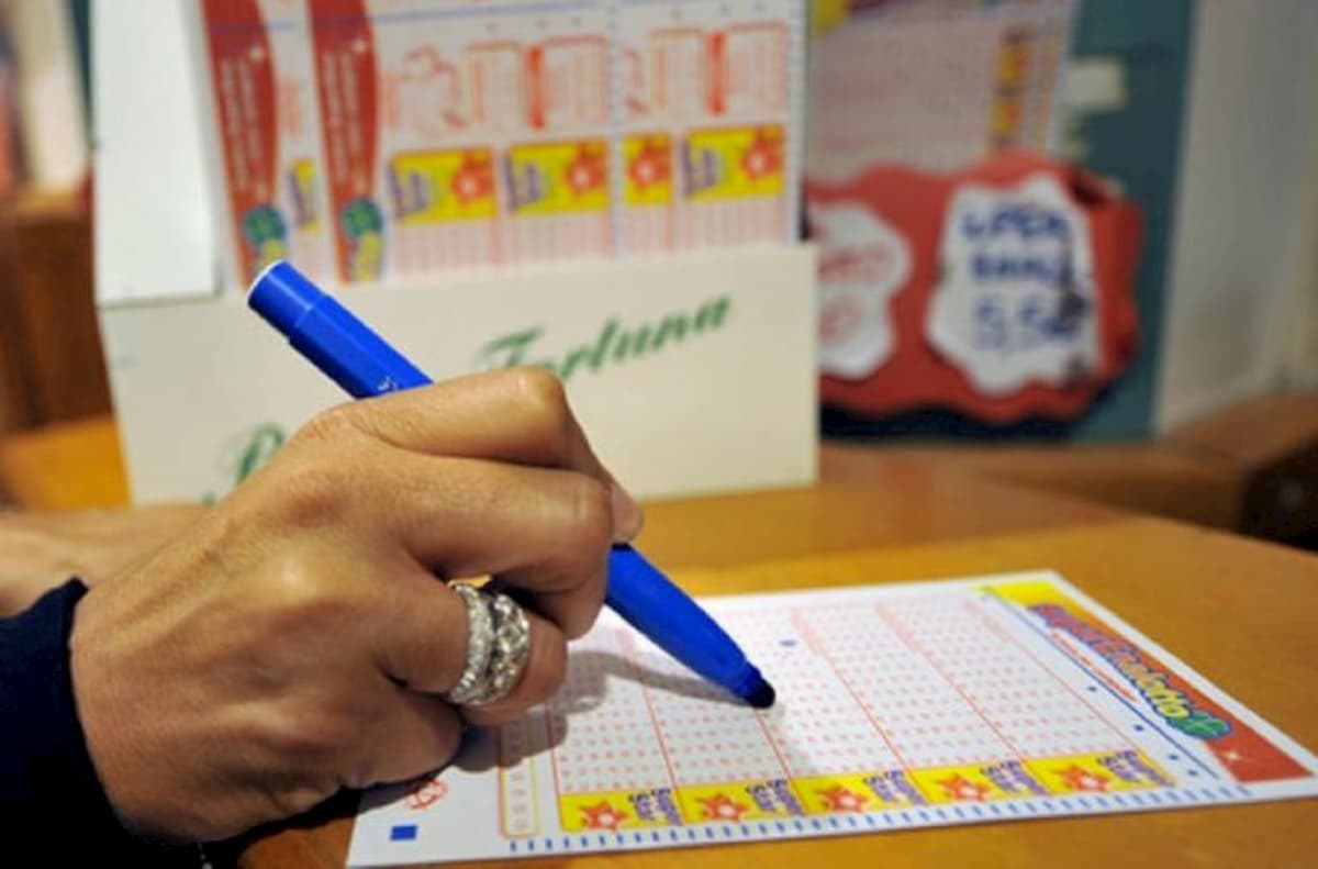 SuperEnalotto, dopo due mesi si è presentato a riscuotere il vincitore dei 209 milioni