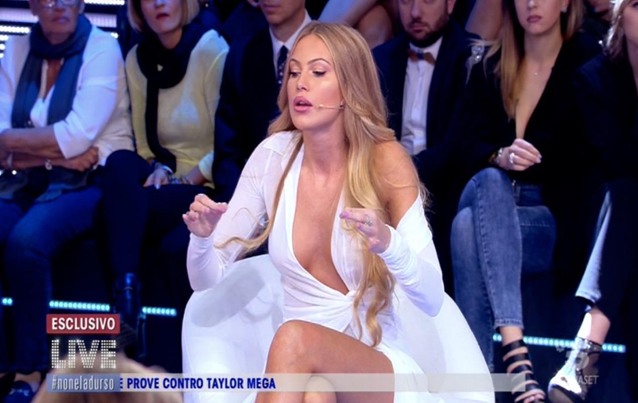 Live - Non è la d'Urso, Taylor Mega