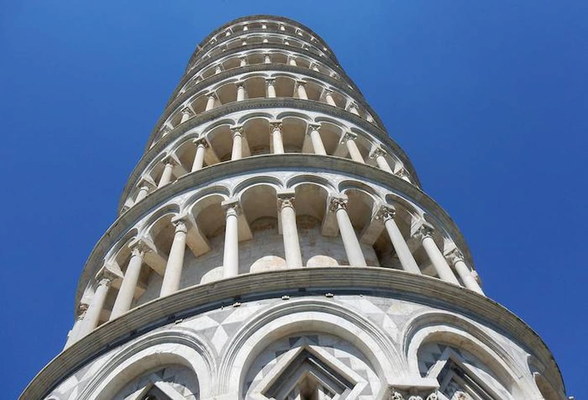 Pisa, incidono nome sulla Torre: arrestati due fratelli statunitensi