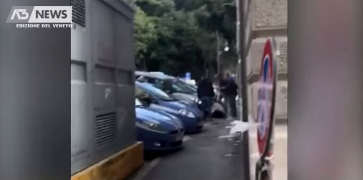 YOUTUBE Trieste, il video dopo la sparatoria: le urla del killer ferito a terra