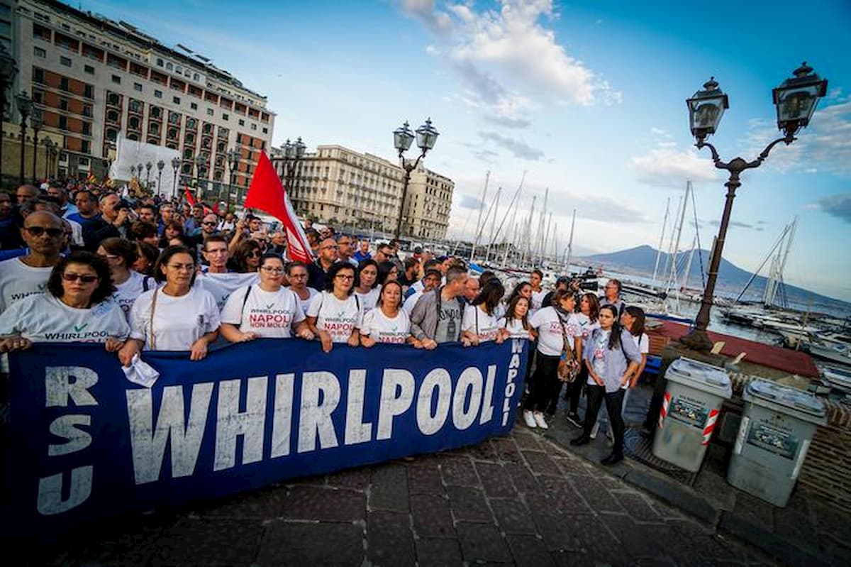 Whirlpool non vende più lo stabilimento di Napoli