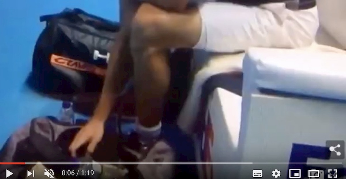 Alexander Zverev guarda cellulare durante atp finals video youtube