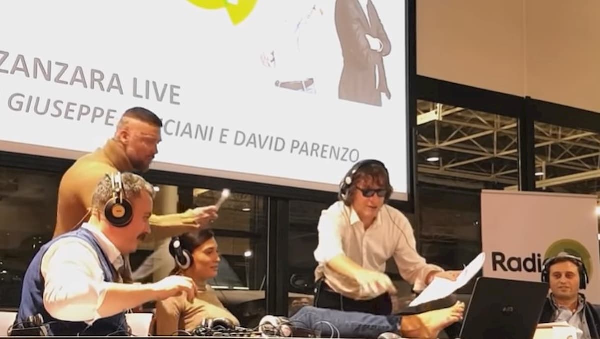 Giorgia Venturini: "Mi sono rifatta il seno due volte". E poi mostra i piedi...