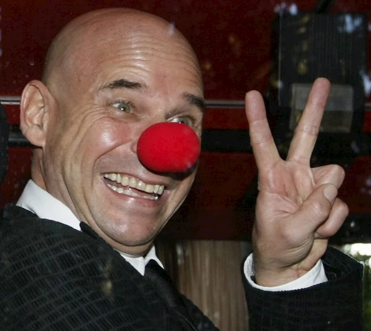 Guy Laliberté, arrestato il fondatore del Cirque du Soleil: "Coltiva marijuana nel suo atollo in Polinesia"
