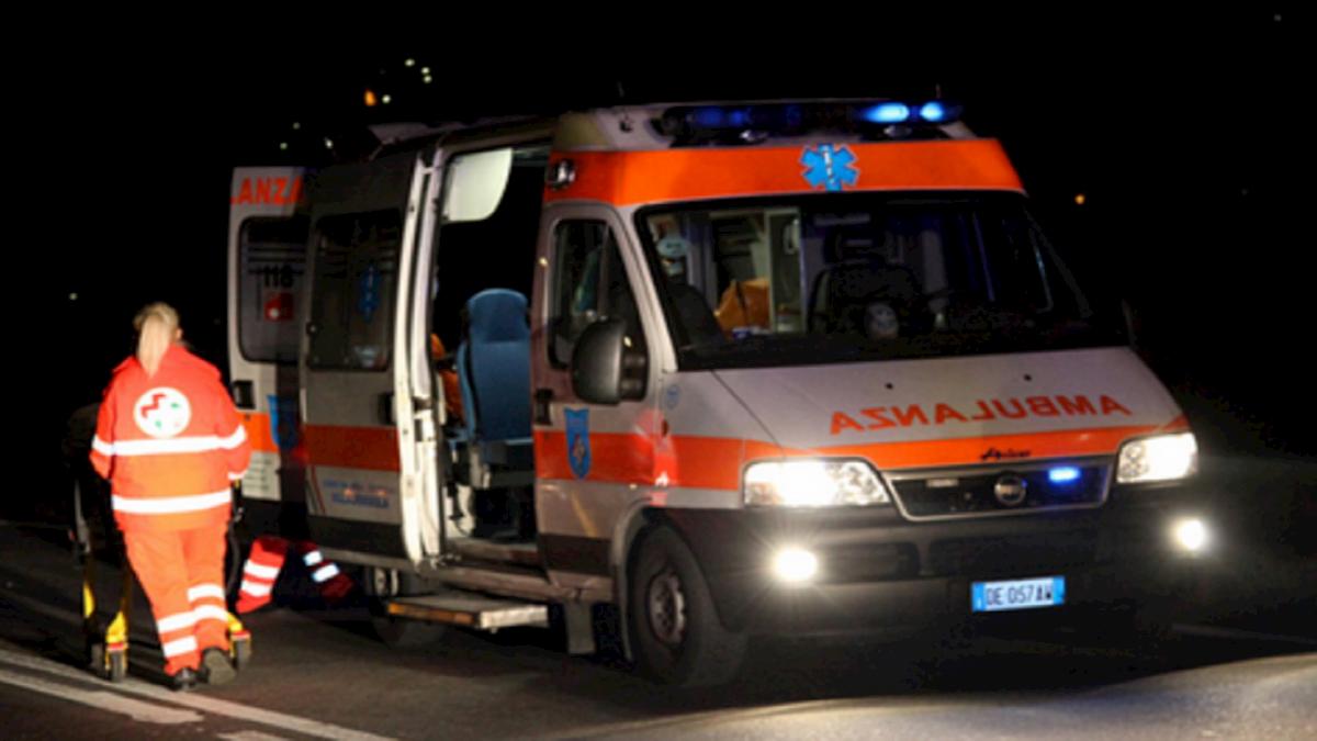 Roma, schianto nella notte contro un pilone in Via Cassia: morti 2 uomini