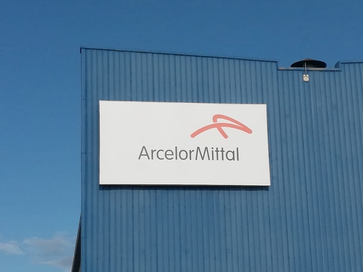 ArcelorMittal sospende stop altoforno 2. Da Taranto a Milano indagini e perquisizioni