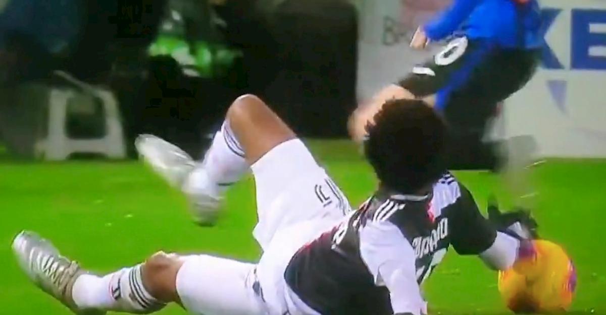 Atalanta Juventus Cuadrado mano gol Higuain andava annullato