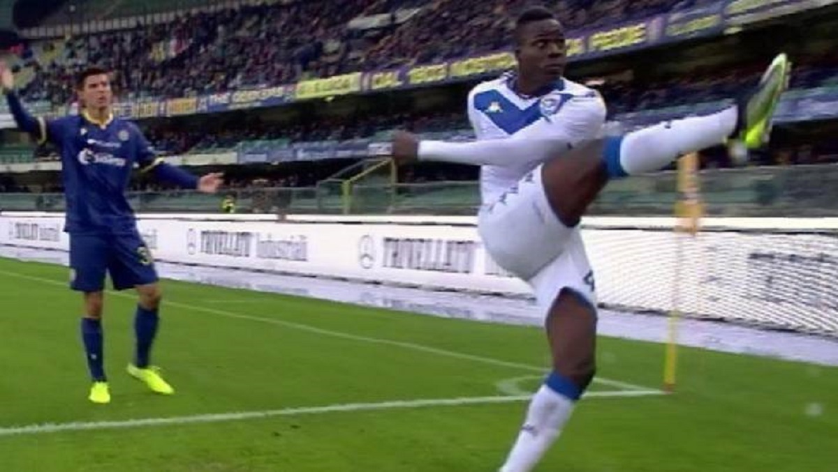 Balotelli, ultras Brescia prendono le distanze: "L'arroganza non si giustifica"